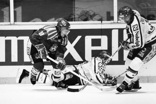 Jan Larsson, Brynäs och Mikael Andersson, Frölunda i kamp