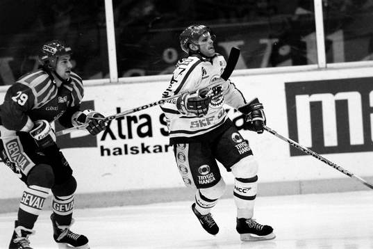Brad Berry, Brynäs hakar Pär Edlund, Frölunda