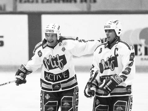 Jubel i Malmö, Mats Lusth till vänster