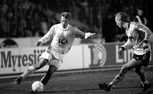 Niclas Nylén, med bollen