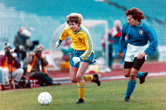Pia Sundhage, Sverige med bollen