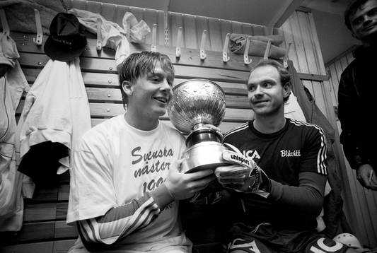 Magnus Johansson och Thomas Ravelli, Göteborg med pokalen