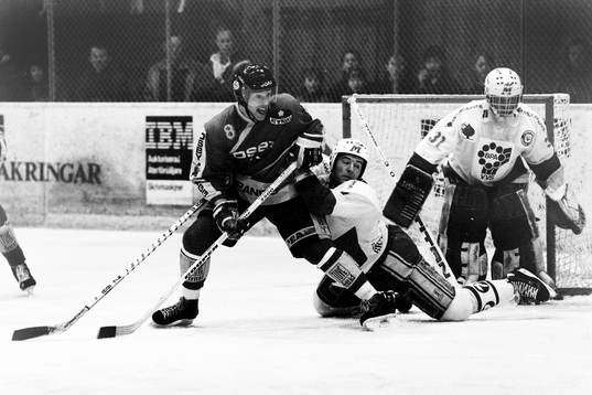 Glenn Pettersson, Osby uppvaktas av linköpings Jonas
