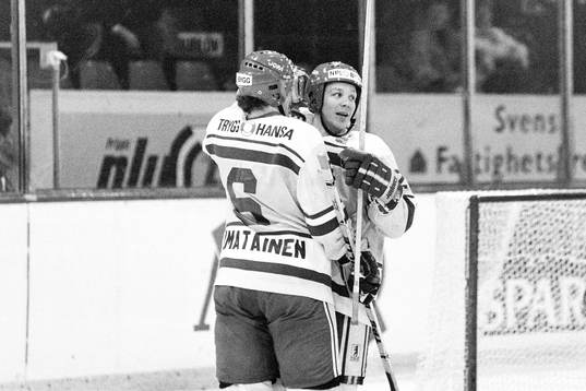 Petri Liimatinen och Charles Berglund jublar