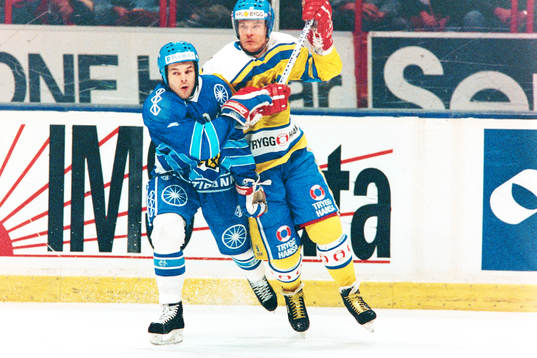 Thomas Rundqvist, Sverige i en närkamp