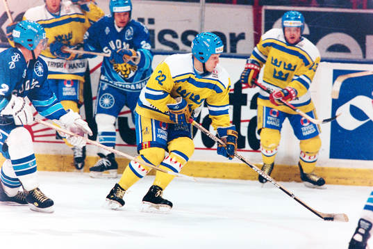 Charles Berglund, Sverige med pucken