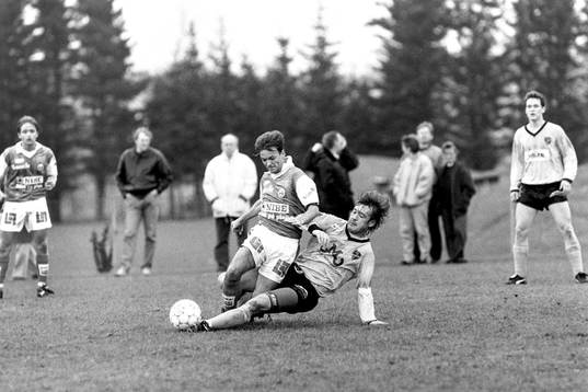 Patrik Lennartsson glidtacklat Jim Tolmie, Markaryd