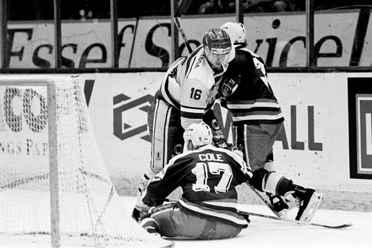 Bengt-Åke Gustafsson, Sverige i kamp om pucken