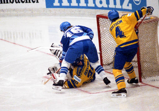 Rolf Ridderwall, målvakt och Nicklas Lidström, Sverige