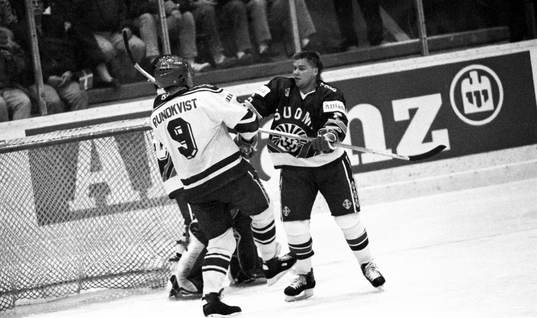 Thomas Rundqvist, Sverige slåss med Timo Jutila, Finland