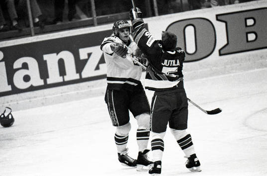 Thomas Rundqvist, Sverige slåss med Timo Jutila, Finland