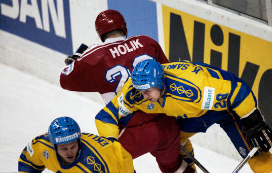 Kjell Samuelsson, Sverige