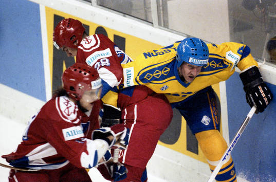 Kjell Samuelsson, Sverige