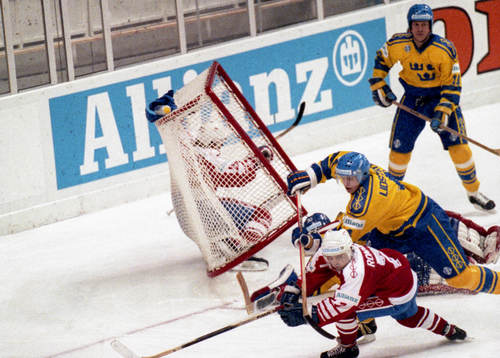 Tommy Söderström, målvakt, Sverige och Nicklas Lidström