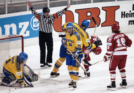 Peter Lindmark, målvakt, Mikael Johansson och Kjell