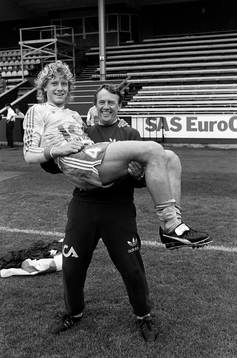 Nisse Andersson, förbundskapten med Jesper Jansson,