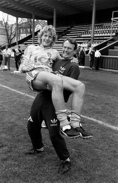 Nisse Andersson, förbundskapten med Jesper Jansson,