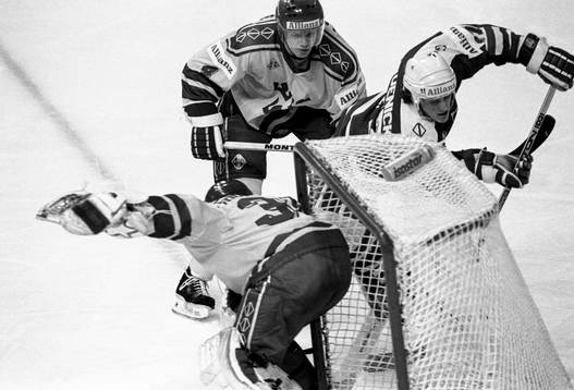 Rolf Ridderwall, målvakt och Nicklas Lidström, Sverige