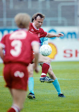 Hans Holmqvist, Örebro med bollen