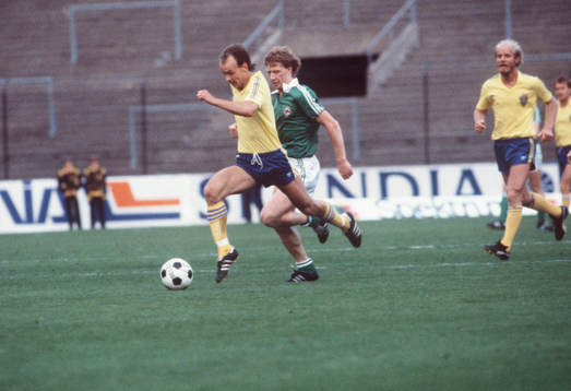 Janne Svensson, Sverige, jagas av, Jimmy Nicoll ( Nicol,