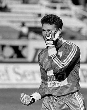 Kjell Frisk, målvakt i Djurgården jublar