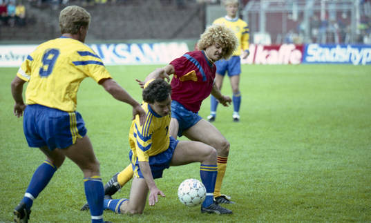Stefan Rehn, Sverige och Carlos Valderrama, Colombia