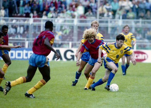 Anders Limpar, Sverige rycker ifrån Carlos Valderram,