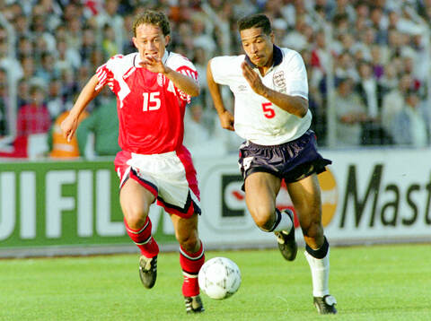 Englands Des Walker (R) against Denmarks Bent Christensen
