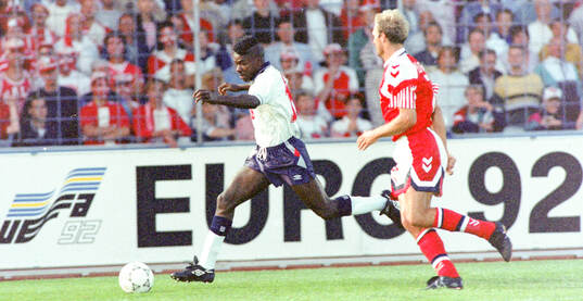 Englands Tony Daley against Denmarks Kim Christofte