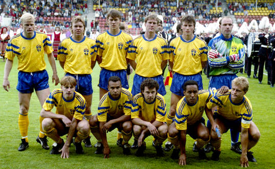 Bakre raden fr. v: Peter Larsson, Tomas Brolin, Magnus