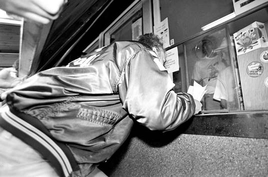 Biljetterna till EM 92 släpps och långa köer utanför