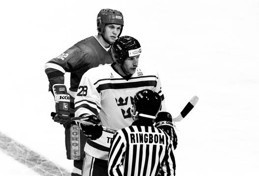 Kjell Samuelsson, Sverige