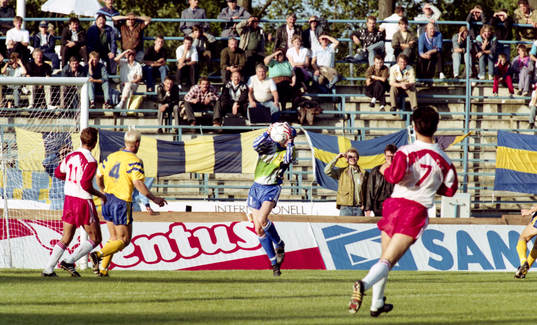 Räddning av Thomas Ravelli, målvakt, Sverige