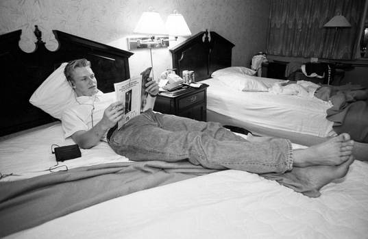 Mats Sundin vilar i sin säng
