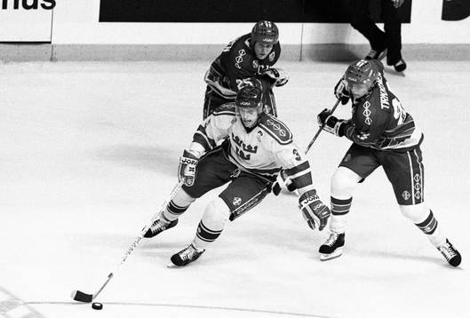 Tommy Albelin, Sverige med pucken