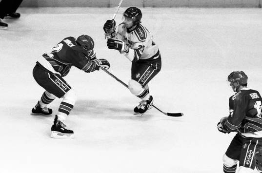 Tomas Forslund, Sverige åker ihop med Teppo Numminen,