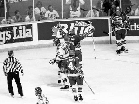 Kari Eloranta och Teemu Selänne, Finland jublar