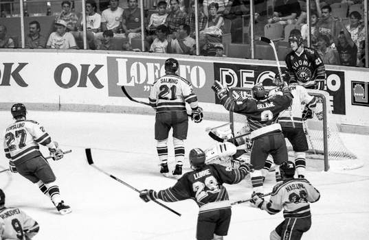 Teemu Selänne och Finland jublar