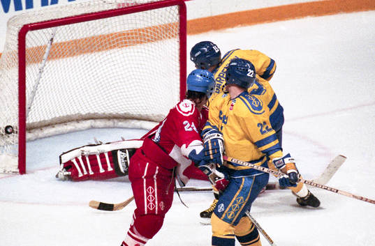 Bläddra bland fler bilder av Ishockey, Canada Cup, Sverige - Tjeckoslovakien,