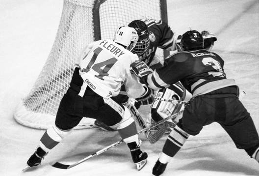 Theo Fleury, Kanada och Tommy Albelin framför sveriges