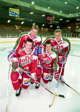 Modos spelare födda 1973, Bakre raden fr. v Peter Forsberg