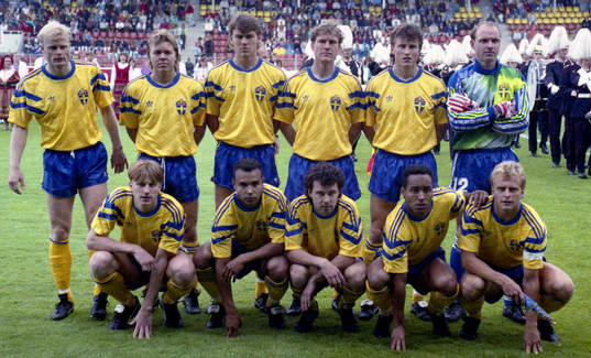 Bakre raden fr. v: Peter Larsson, Tomas Brolin, Magnus
