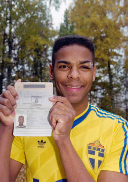 Pascal Simpson, Sverige med sitt nya pass