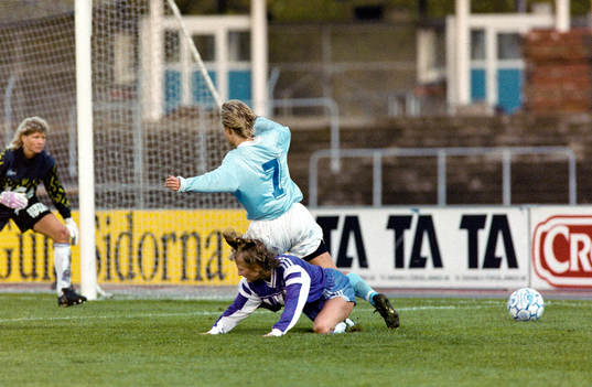 Malin Lundgren, Malmö försöker ta sig förbi Malin