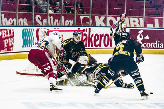 Bläddra bland fler bilder av Ishockey, AIK - Färjestad, 3-2