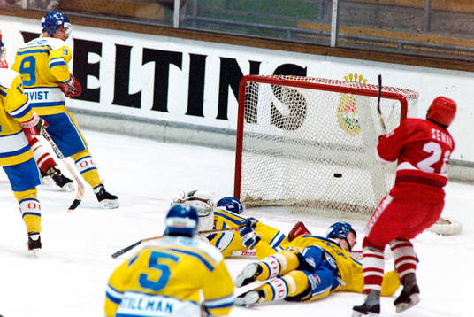 Bläddra bland fler bilder av Ishockey, Deutschland Cup, Sverige - Sovjet, 2-2