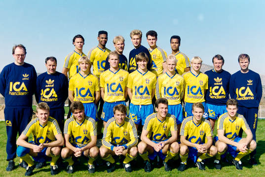 Bakre raden fr. v Joachim Björklund, Pascal Simpson, Jan