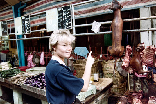 Anneli Andelen besöker en marknad