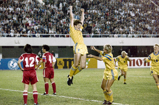 Pia Sundhage, Sverige jublar