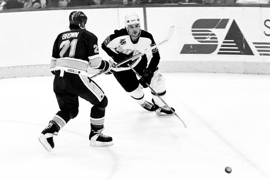 Steve Maltais, Minnesota tar sig förbi Jeff Brown, St Louis